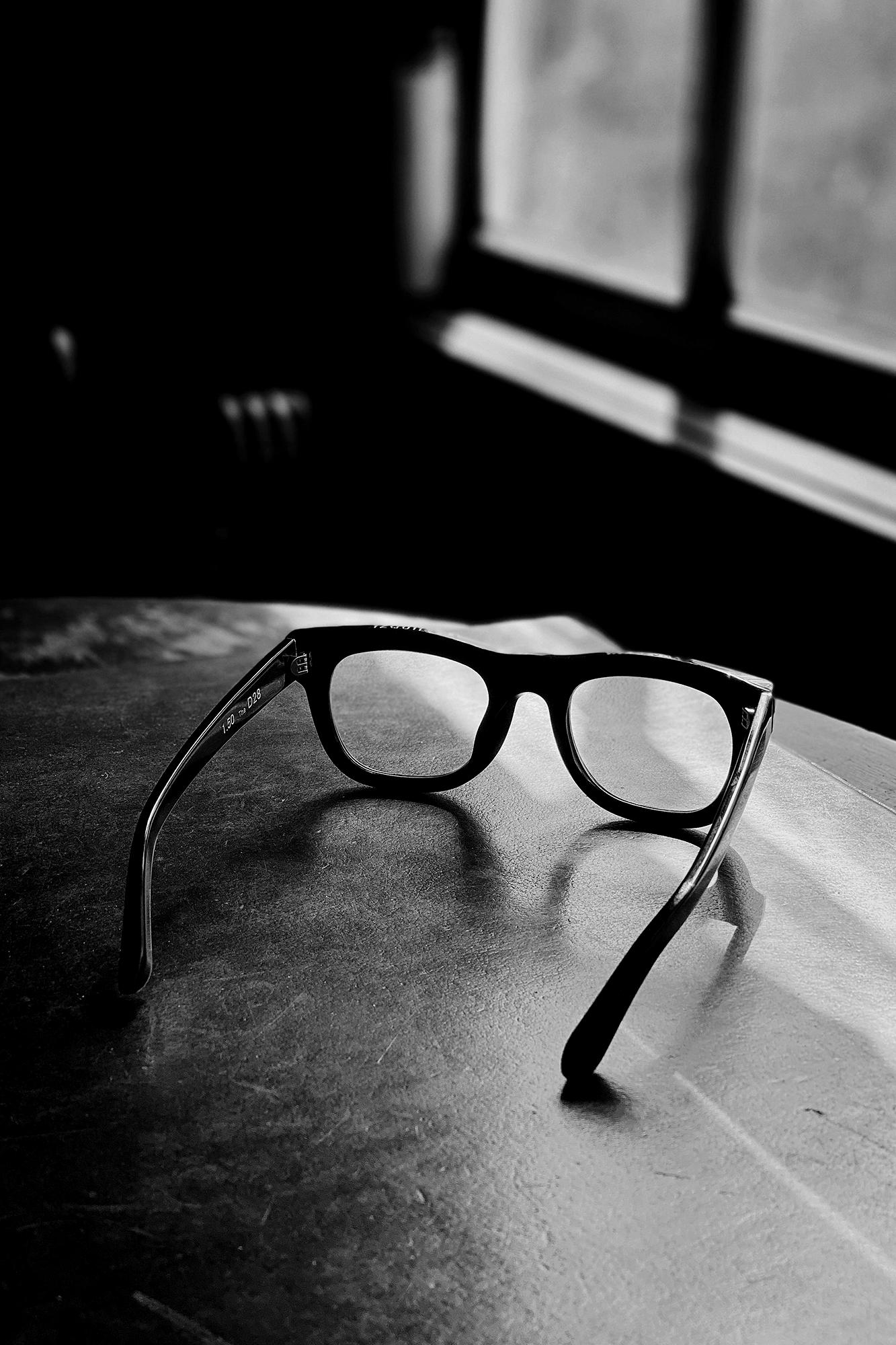 Merk Optik Lenzburg Brillen aus Natur Materialien